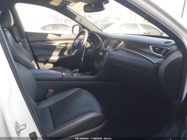 INFINITI Qx Essential Awd Image 17