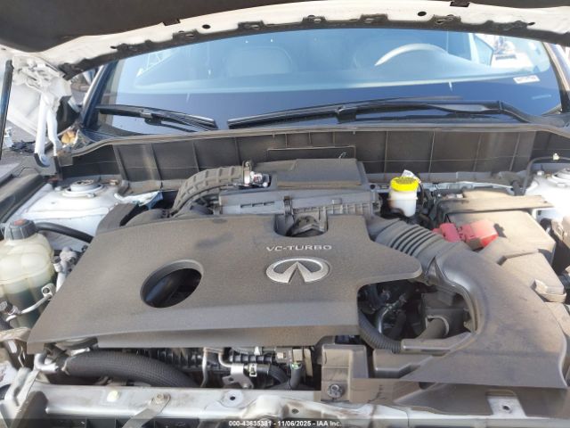 INFINITI Qx Essential Awd Image 5