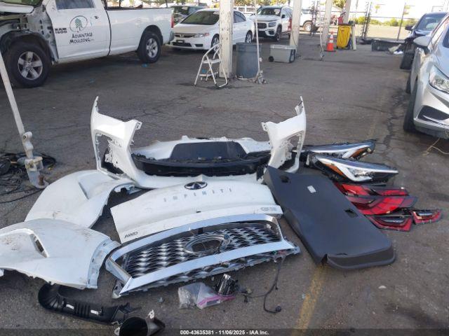 INFINITI Qx Essential Awd Image 10