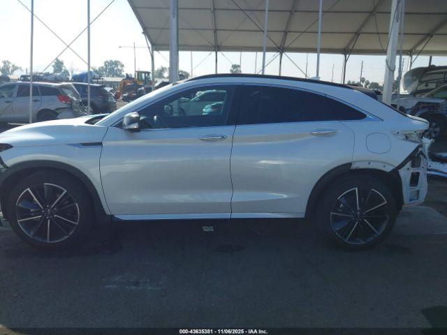 INFINITI Qx Essential Awd Image 14