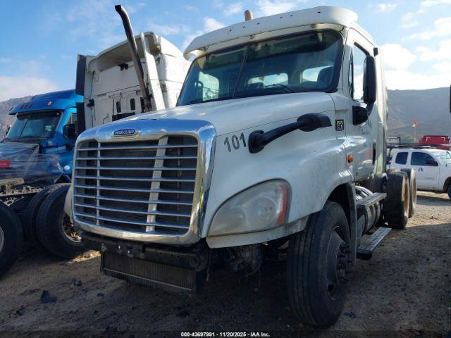 Freightliner Cascadia 125 Image 6