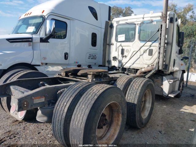 Freightliner Cascadia 125 Image 11