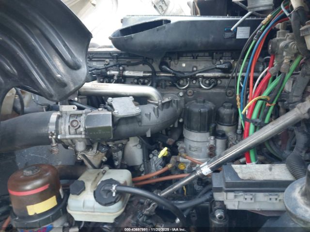 Freightliner Cascadia 125 Image 18