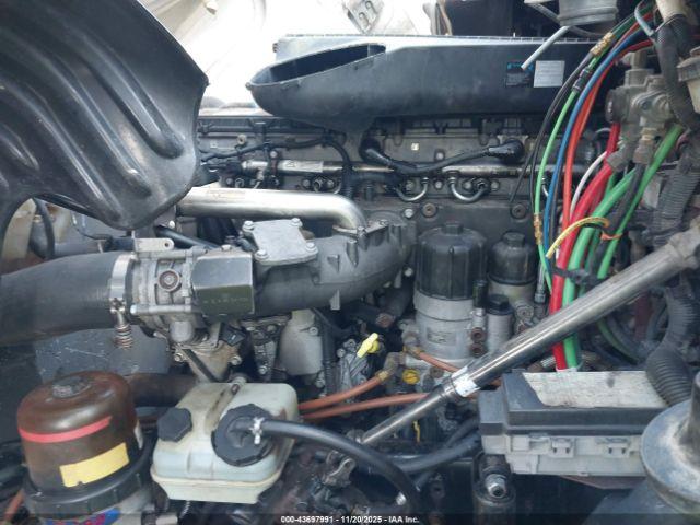 Freightliner Cascadia 125 Image 18