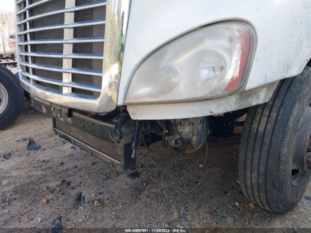 Freightliner Cascadia 125 Image 19