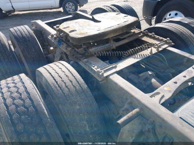 Freightliner Cascadia 125 Image 7