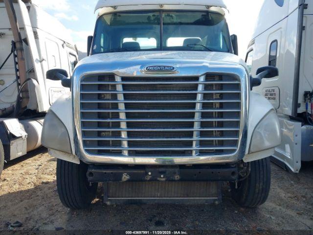 Freightliner Cascadia 125 Image 3