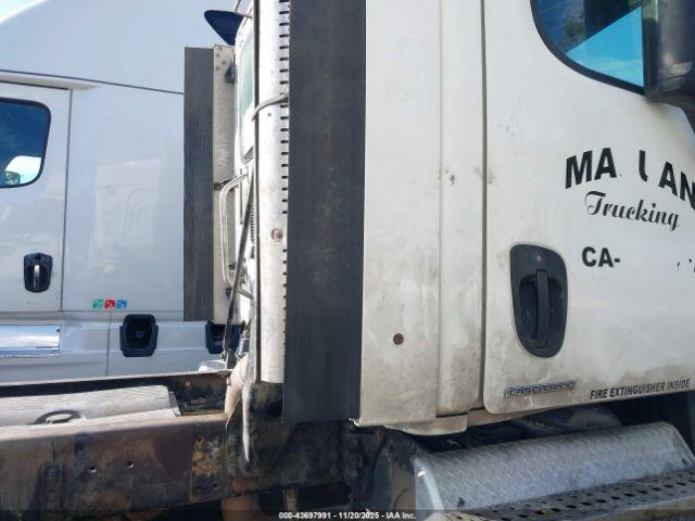 Freightliner Cascadia 125 Image 2