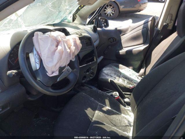 Nissan Versa 1.6 S+ Image 11