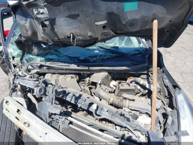 Nissan Versa 1.6 S+ Image 17