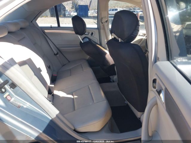 Mercedes-Benz C-Class Sport Image 11