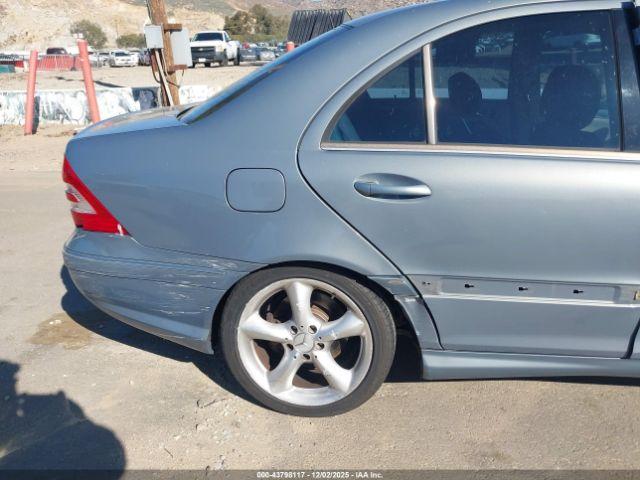 Mercedes-Benz C-Class Sport Image 10