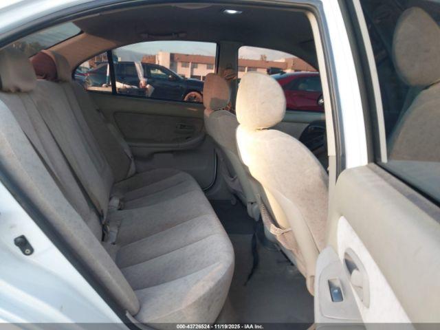 Hyundai ELANTRA Image 12