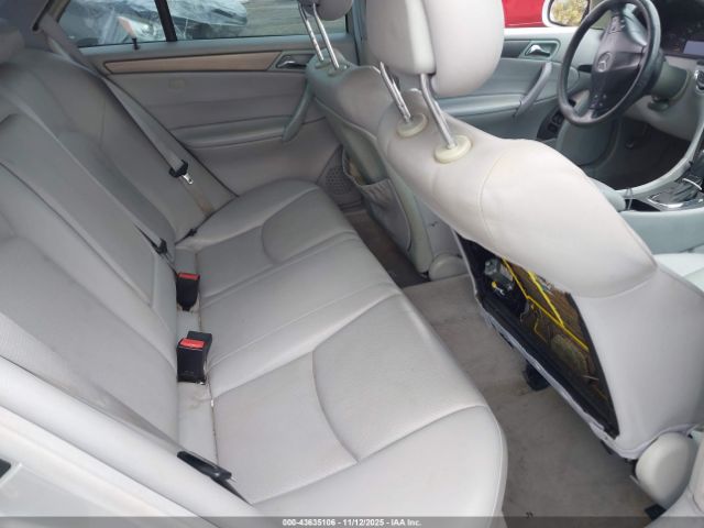 Mercedes-Benz C-Class Image 15