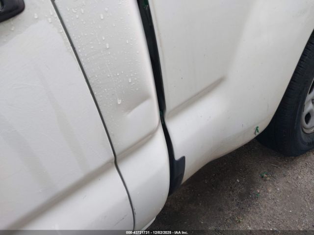 Toyota Tacoma Image 2