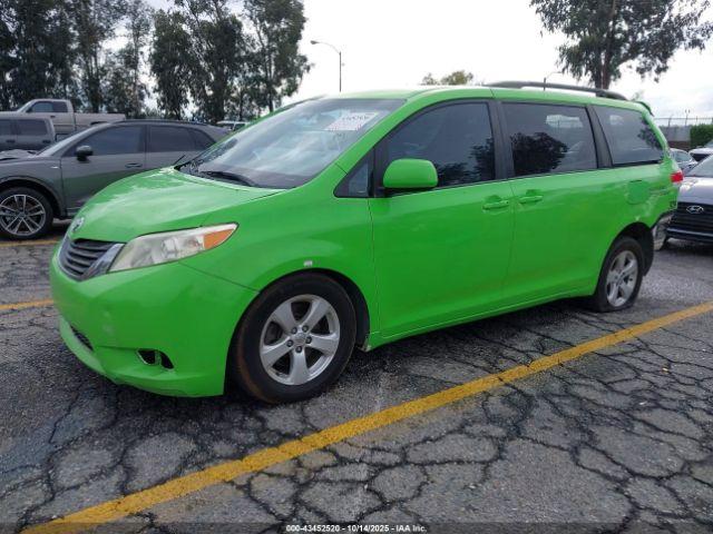 Toyota Sienna Le V6 8 Passenger Image 2