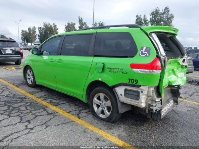 Toyota Sienna Le V6 8 Passenger Image 4