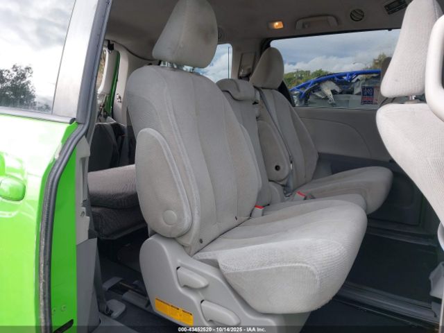 Toyota Sienna Le V6 8 Passenger Image 13
