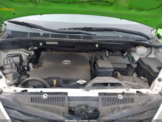 Toyota Sienna Le V6 8 Passenger Image 15