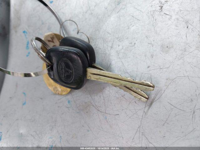 Toyota Sienna Le V6 8 Passenger Image 16