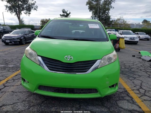 Toyota Sienna Le V6 8 Passenger Image 8