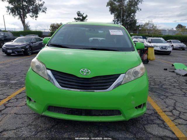 Toyota Sienna Le V6 8 Passenger Image 8