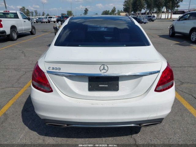 Mercedes-Benz C-Class Image 16