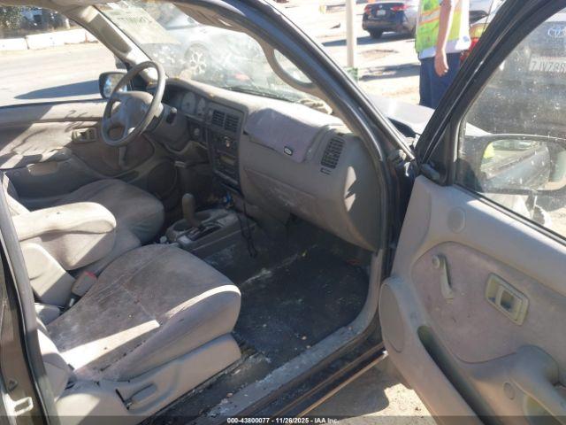 Toyota Tacoma Image 3