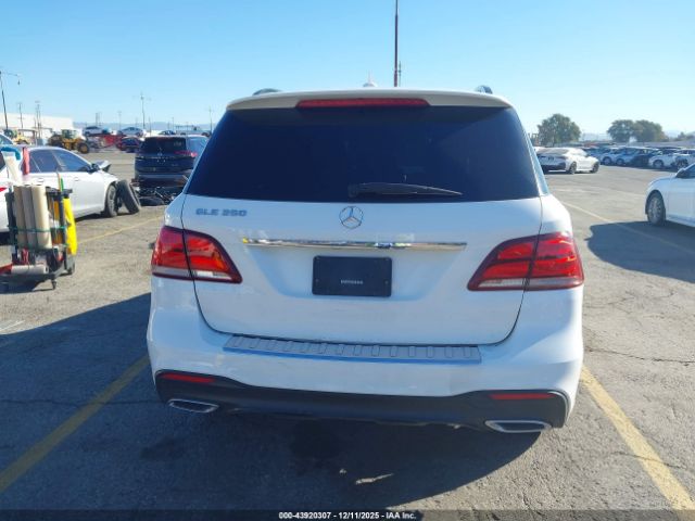 Mercedes-Benz GLE Image 12