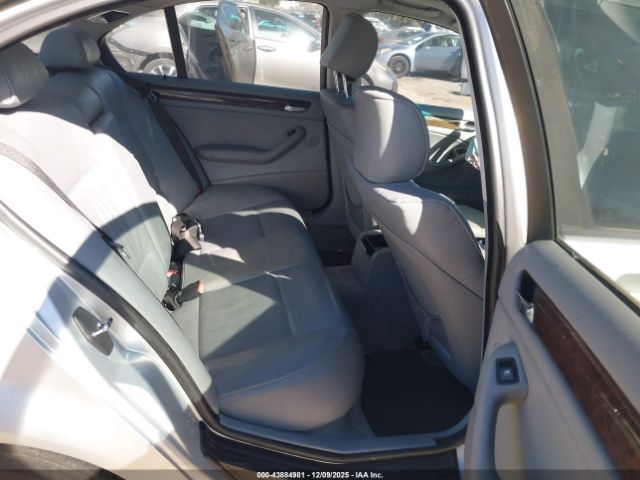 BMW 3 Series Image 11