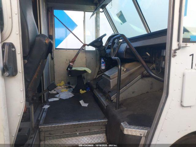 Workhorse Custom Cha Commercial Chassis W42 Image 11