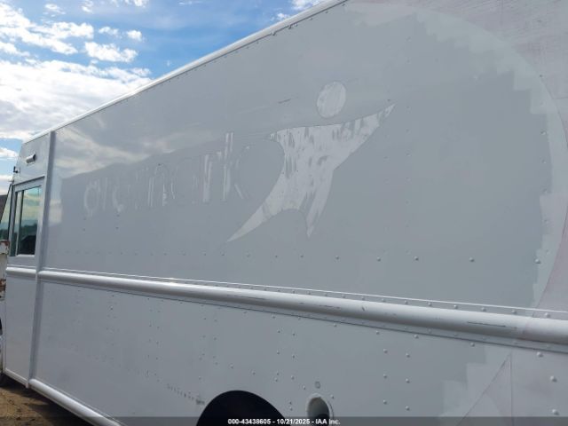 Workhorse Custom Cha Commercial Chassis W42 Image 9