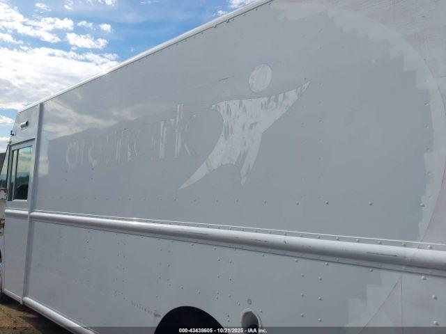 Workhorse Custom Cha Commercial Chassis W42 Image 9