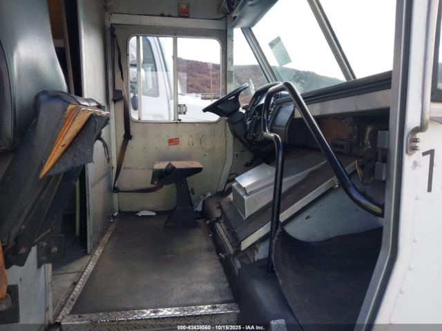 Workhorse Custom Cha Commercial Chassis W42 Image 10