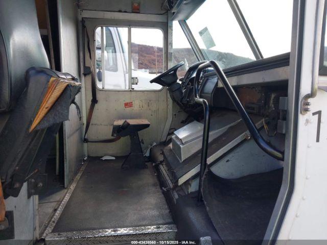 Workhorse Custom Cha Commercial Chassis W42 Image 10