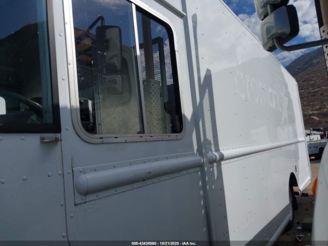 Workhorse Custom Cha Commercial Chassis W42 Image 14