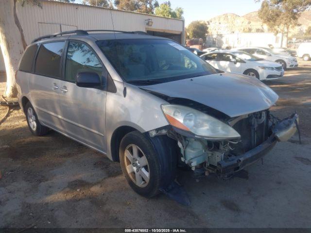  Salvage Toyota Sienna