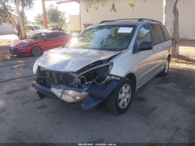 Toyota Sienna Le Image 5