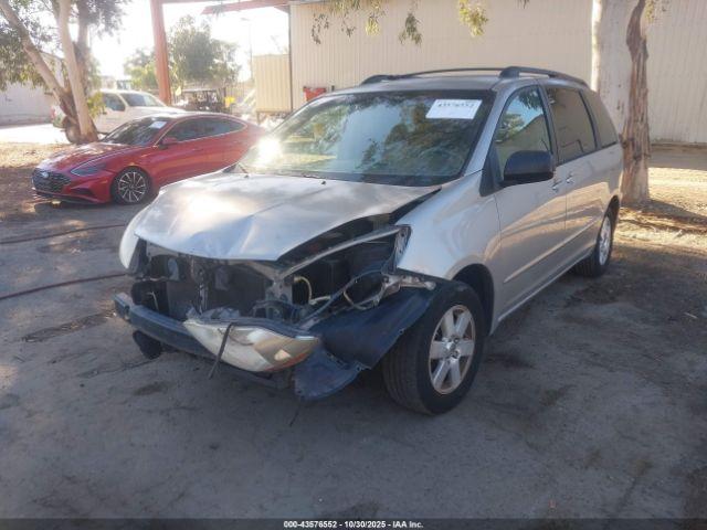 Toyota Sienna Le Image 5