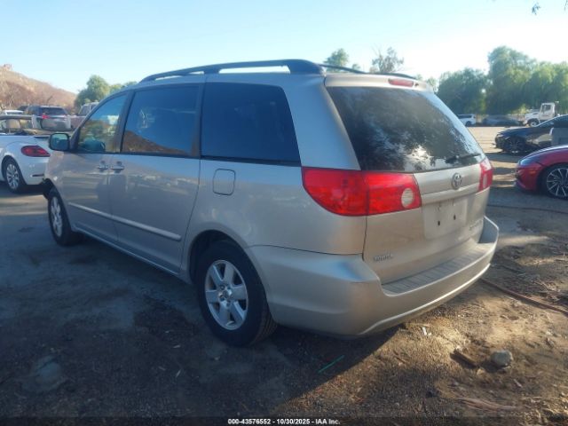 Toyota Sienna Le Image 4