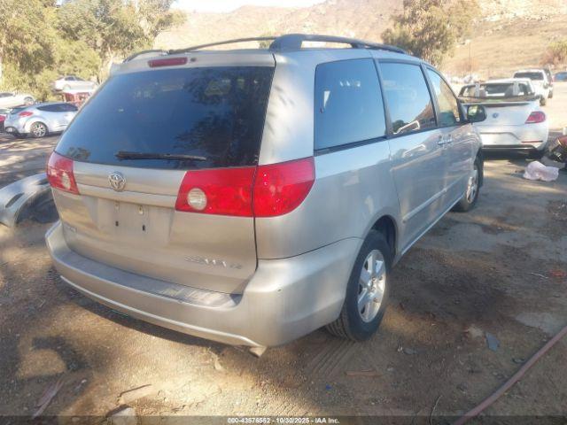 Toyota Sienna Le Image 3