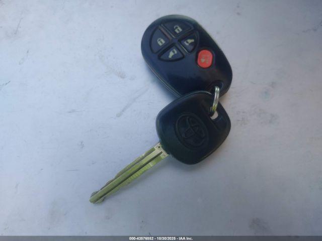 Toyota Sienna Le Image 9