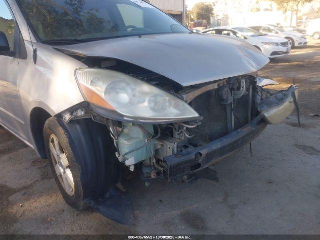 Toyota Sienna Le Image 11