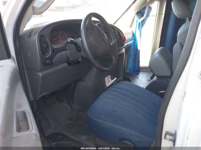 Ford E-450 Image 3
