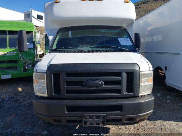 Ford E-450 Image 11