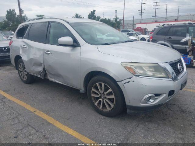  Salvage Nissan Pathfinder