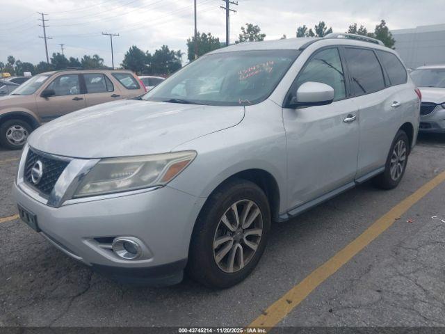 Nissan Pathfinder Sv Image 2