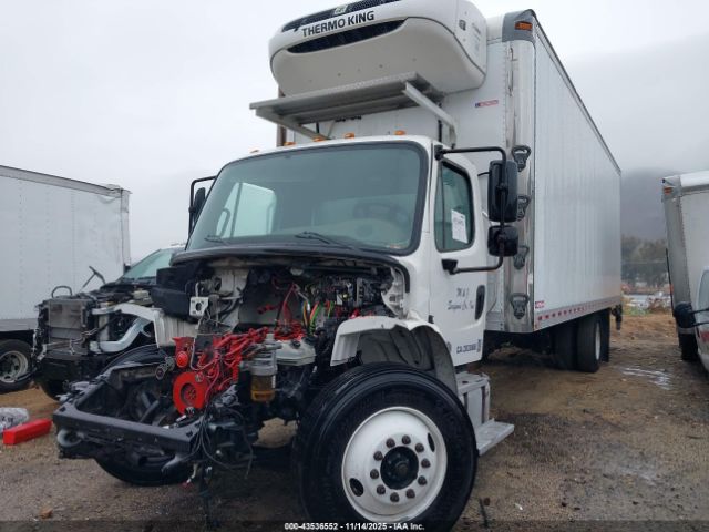 Freightliner M2 106 Image 17