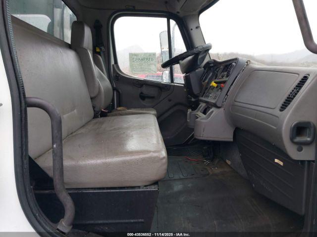 Freightliner M2 106 Image 20