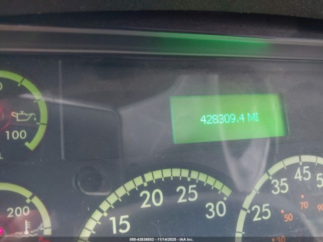 Freightliner M2 106 Image 8